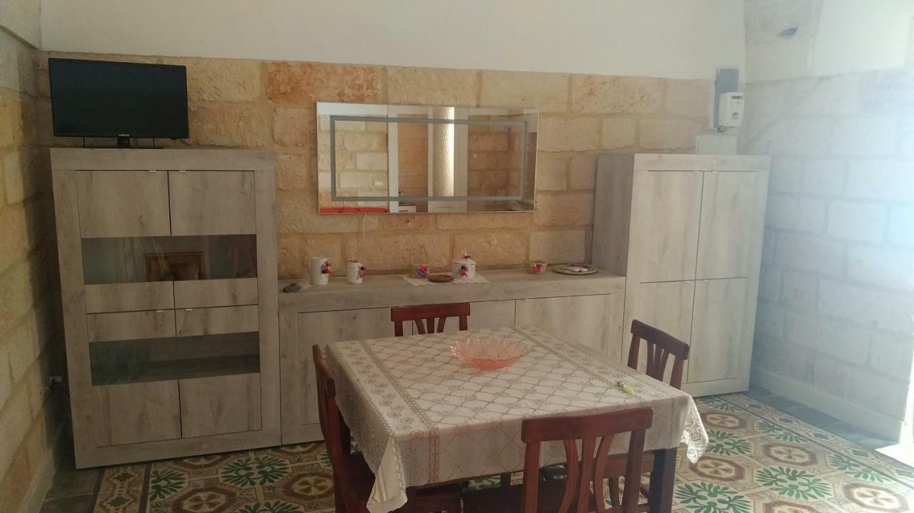דירות Palmariggi La Terrazza Sul Castello מראה חיצוני תמונה