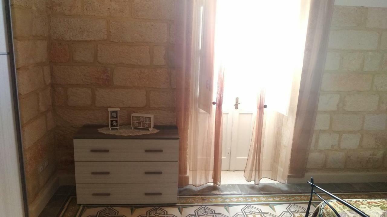 דירות Palmariggi La Terrazza Sul Castello מראה חיצוני תמונה