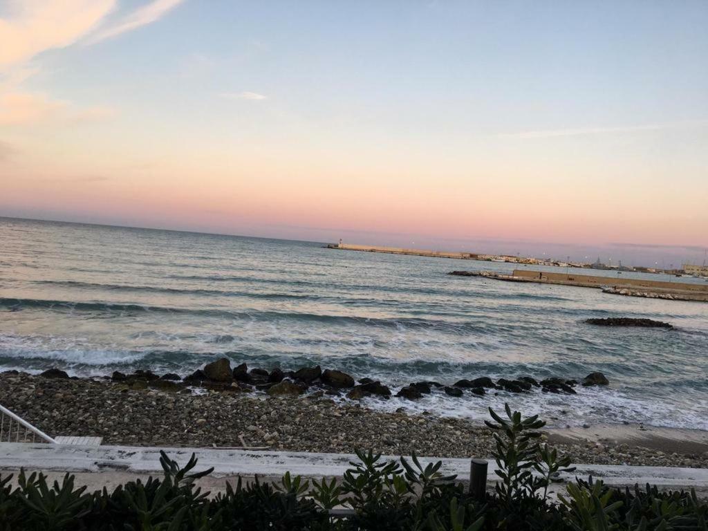 דירות Palmariggi La Terrazza Sul Castello מראה חיצוני תמונה